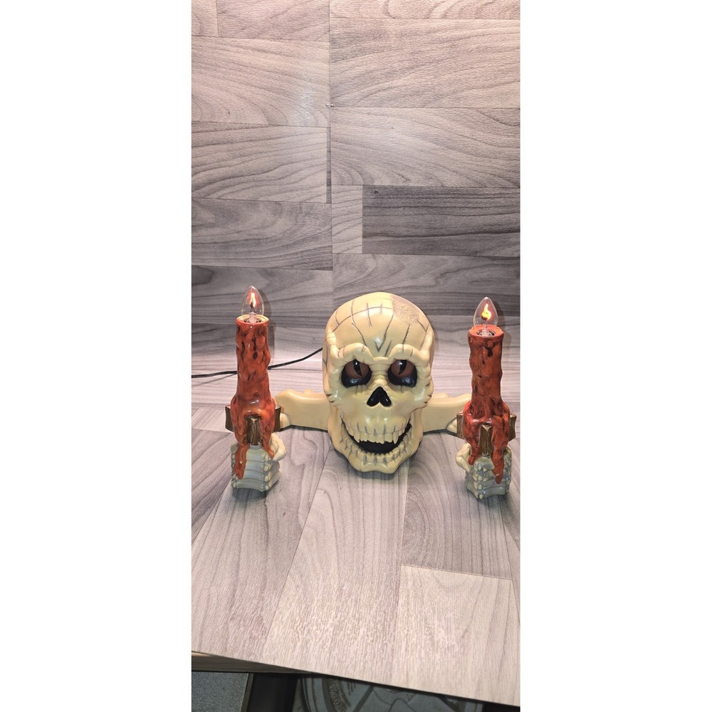 Gemmy Flicker Flame Lights Spooky Halloween Skull Table Decoration